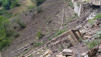 yardimlida-torpaq-surusmesi-olub-yolda-hereket-mehdudlasib